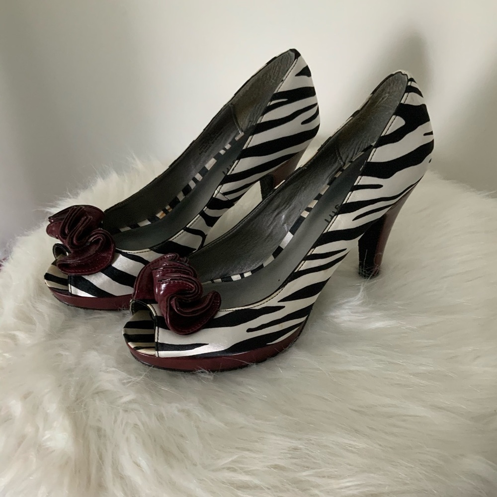 Zebra print pumps